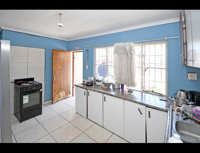 5.5 BEDROOM HOUSE FOR SALE IN HURST HILL
